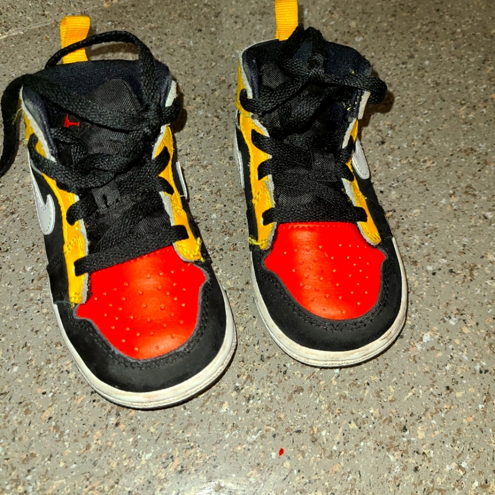 Jordan Mid 1 Retros size 6 toddler worn lightly